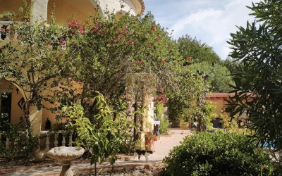 Chalet con apartamento de invitados, piscina y amplias zonas exteriores en Santa Clara, Altea